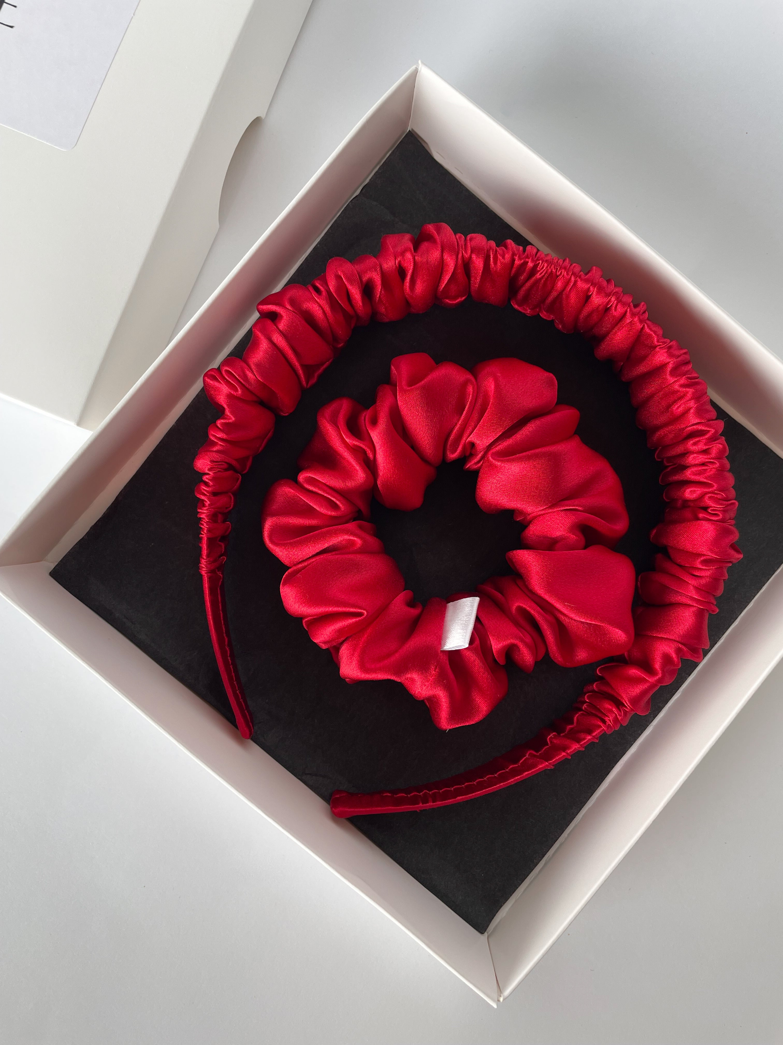DEEP RED šilkinis plaukų lankelis ir M dydžio gumytė