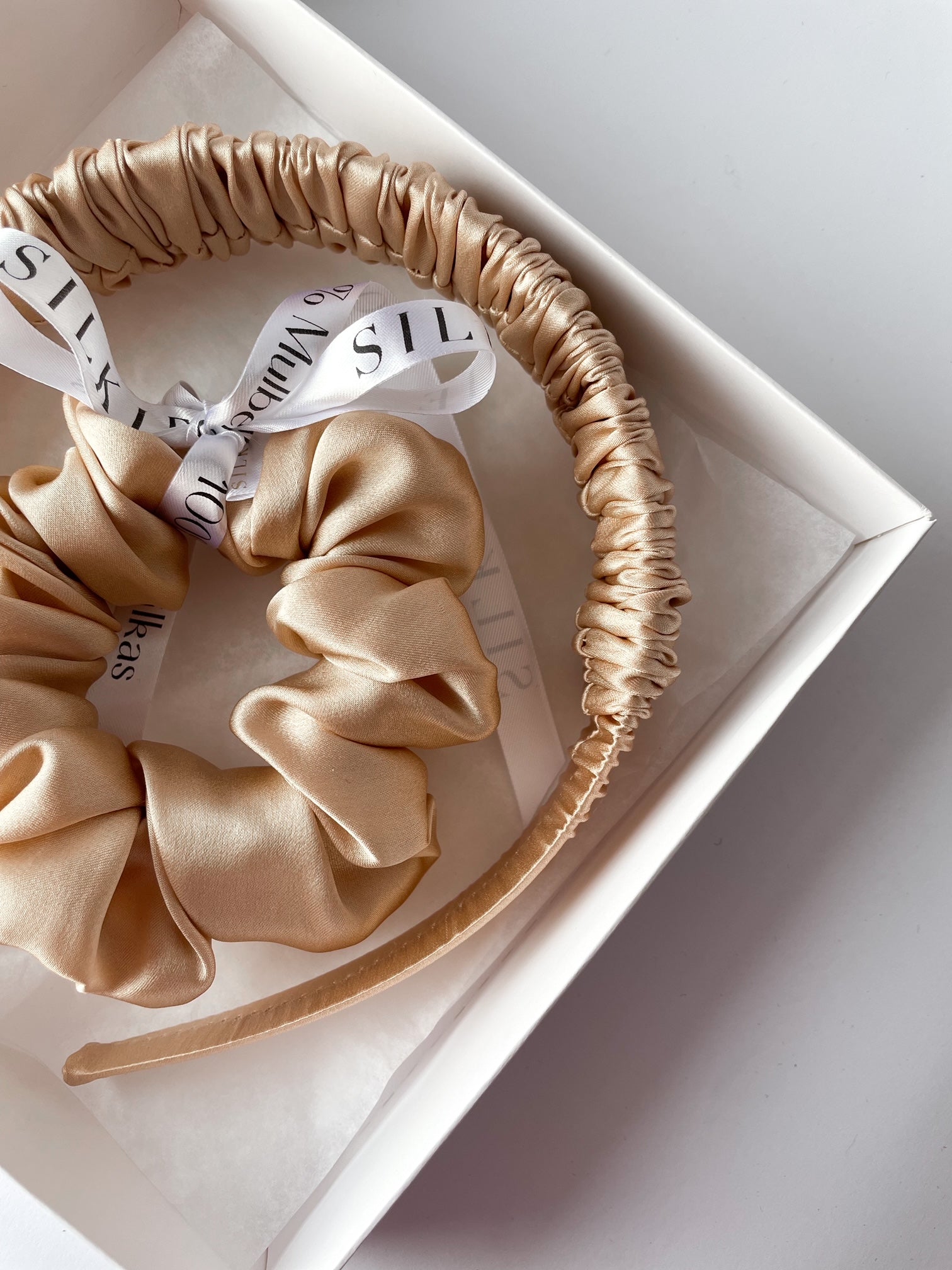 CREAM Silky hair bow and M size elastic band 