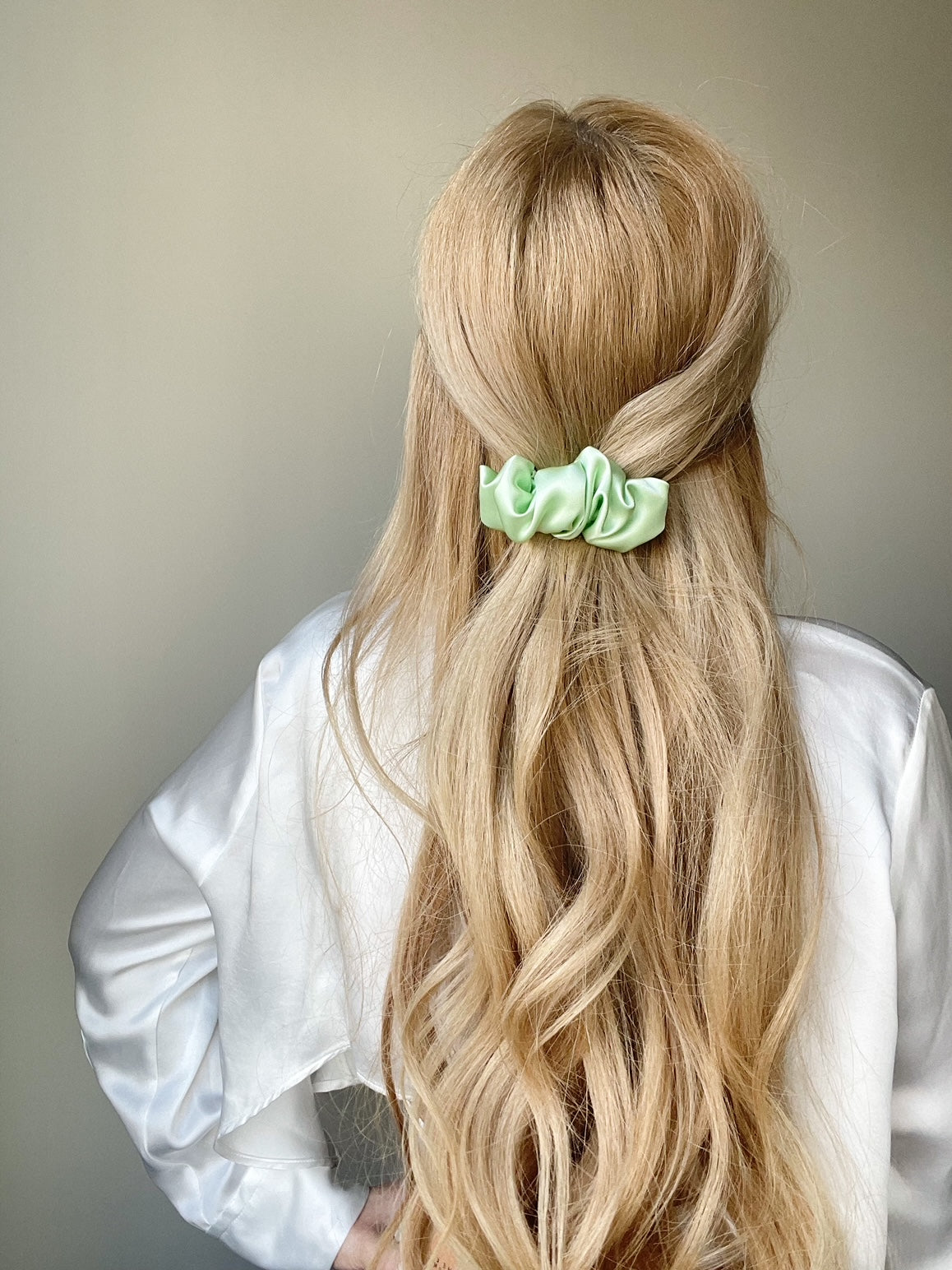 LIGHT GREEN hair clip 