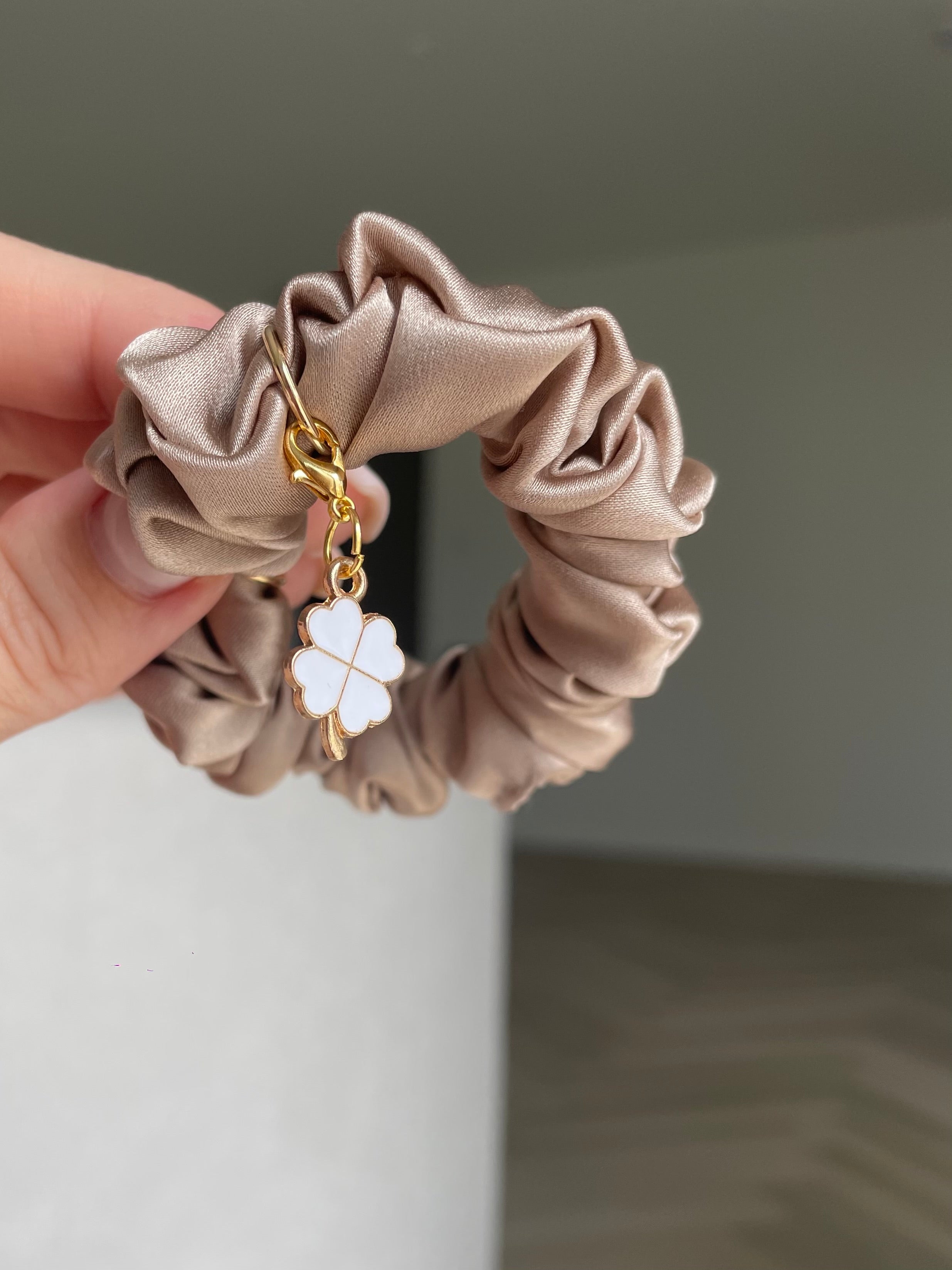 CHARM SILK - personalizuota šilkinė gumytė