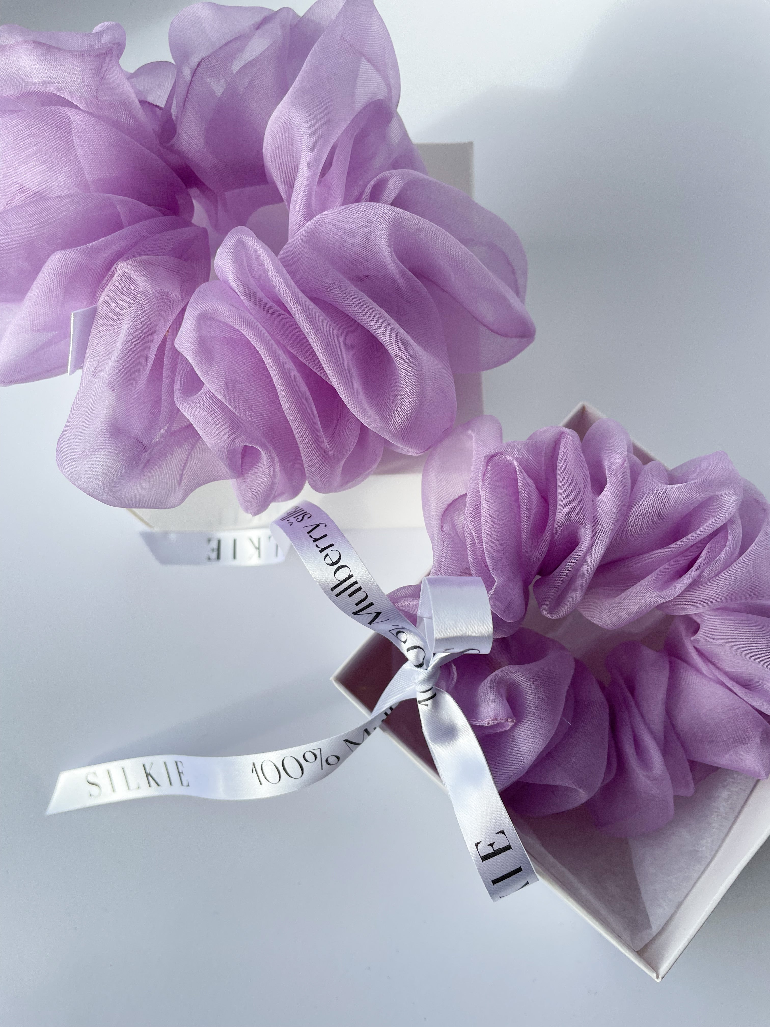 VIOLET šilko organzos gumytė