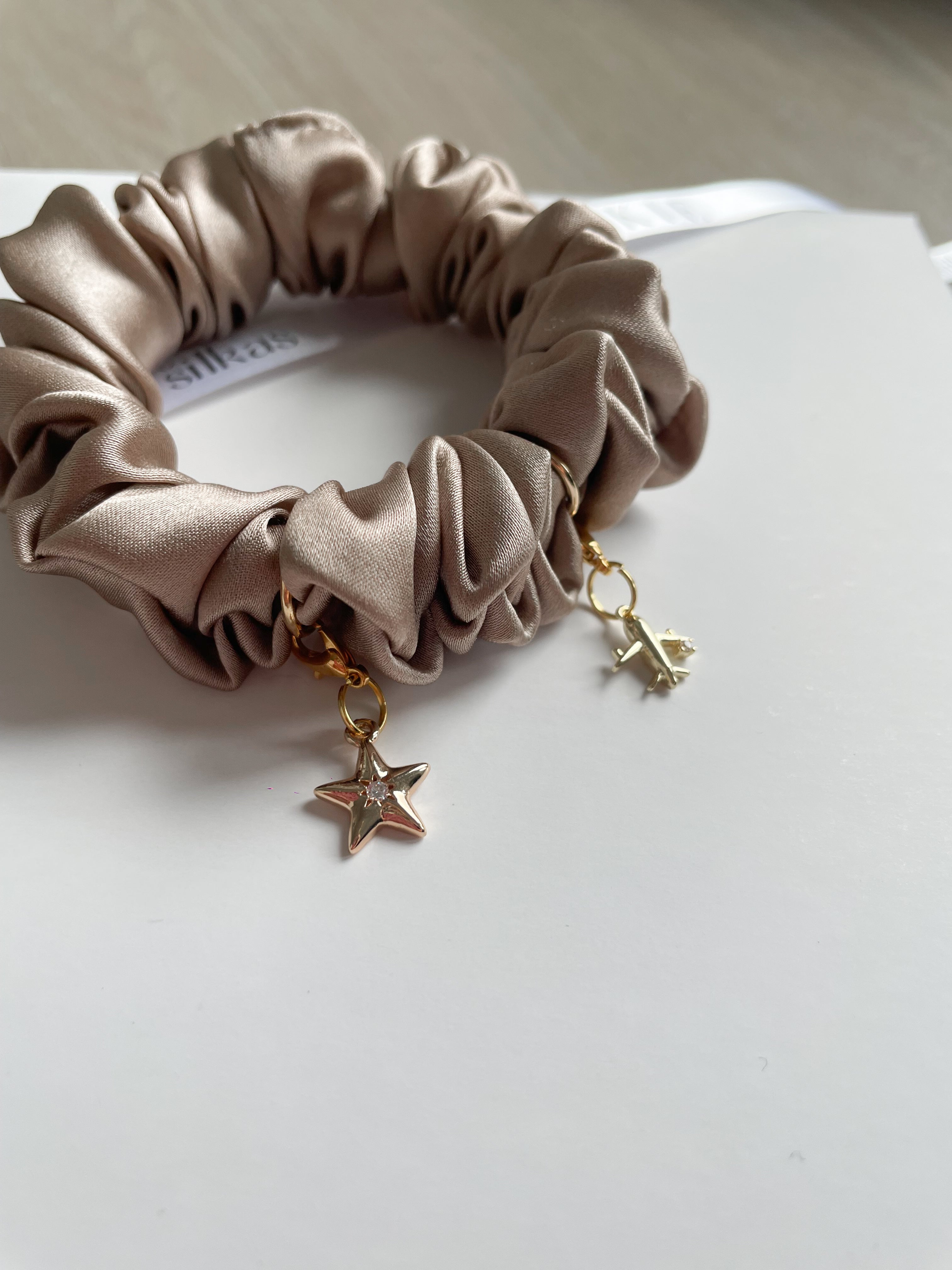 CHARM SILK - personalizuota šilkinė gumytė