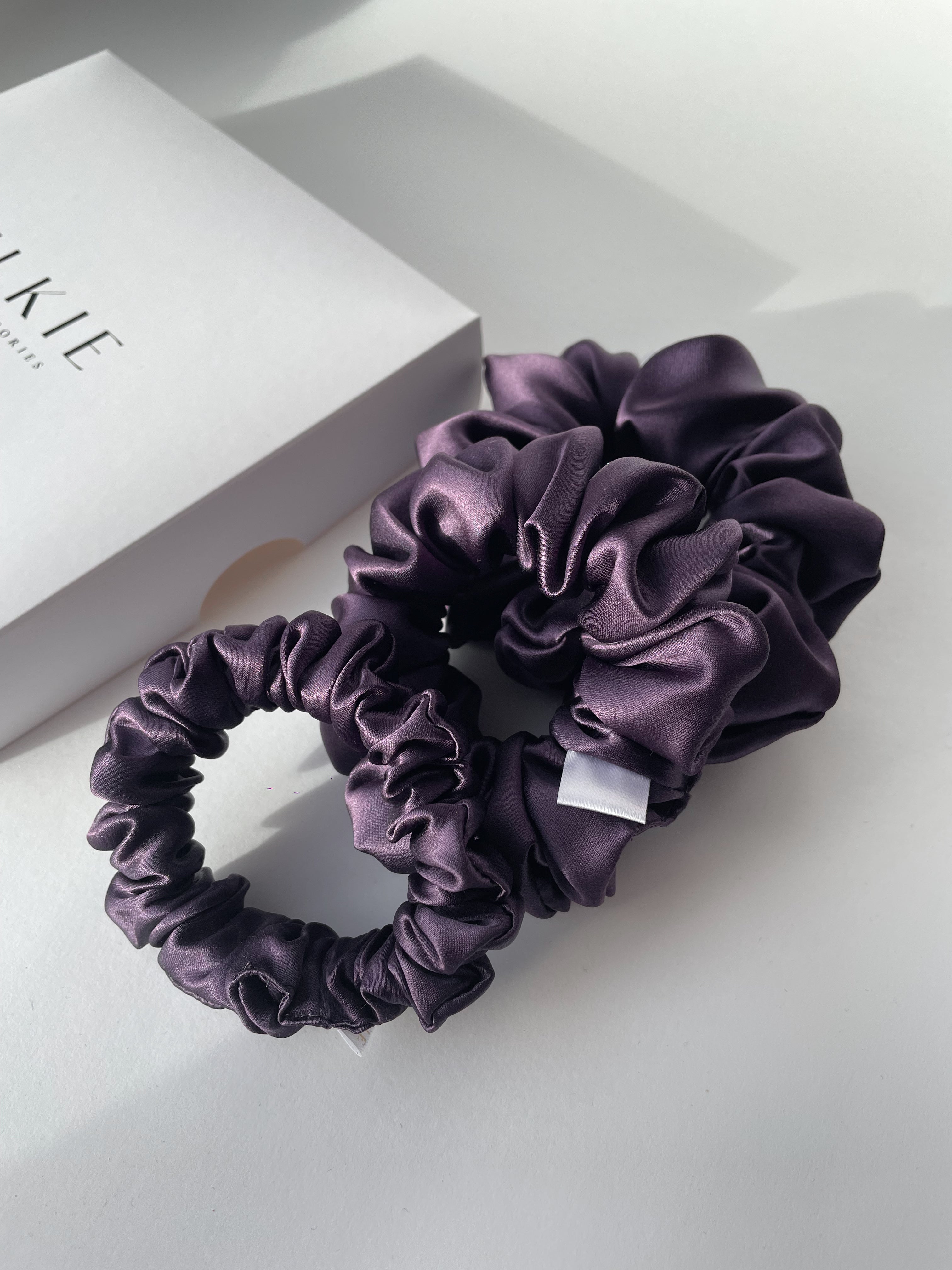 DARK PURPLE šilkinė plaukų gumytė